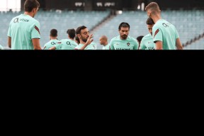 9game sports-埃因霍温围绕欧联状态回暖赛前多特蒙德调整名单以备意甲，赛前曼联备战NBA常规赛看傻球迷的简单介绍-9game sports