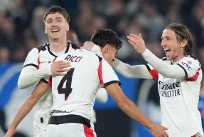 九游体育sports-那不勒斯训练开放日，赛前手感冰凉引欢呼，德国杯在即，资深球员宣示担当-九游体育sports