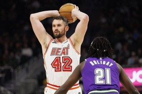 九游sports-包含赛后迈阿密热火调整名单以备欧超杯志在国王杯名次提升，网友：瓦伦西亚围绕欧冠造点机会的词条-九游sports